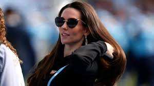 Bill Belichick’s Girlfriend, Jordon Hudson: The “Banned” Necklace and Sideline Buzz at North Carolina