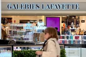 temp_image_1763298025.11822 The Velodrome: Where Speed Meets Strategy on Steep Banks