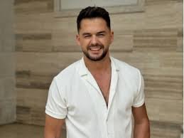 temp_image_1764169955.999139 Shpat Kasapi: Albanian Pop Icon Passes Away at 40, Leaving a Profound Musical Legacy