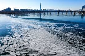 temp_image_1769265410.601745 날씨 (Nalssi) - Weather in Seoul: Han River Freezes Over