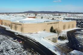 temp_image_1770730358.191217 Les Ailes de la Mode: Expansion et Nouvelles Tendances dans le Commerce de Détail au Québec