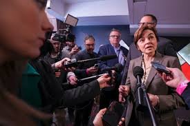 Christine Fréchette PEQ: A Proposta para Reabrir o Programa e Seus Impactos