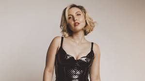 temp_image_1772247993.15689 Taylor Tomlinson: Rise, Evolution, and the Future of Late Night