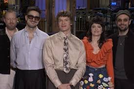 temp_image_1772349320.316006 Who Sang with Mumford & Sons on SNL? The Sarah Sherman Revelation