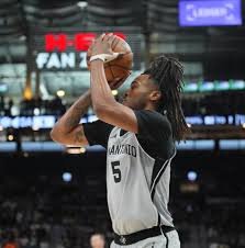 temp_image_1772399603.853376 De'Aaron Fox: The Rise of a Sacramento Kings Superstar