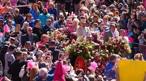 temp_image_1773840679.066193 Dollywood: A Magical Encounter with Dolly Parton Brings Young Fan to Tears