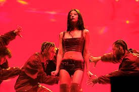 temp_image_1774338193.717971 Tame Impala: Jennie of BLACKPINK's Debut Live Performance of 'Dracula' Remix