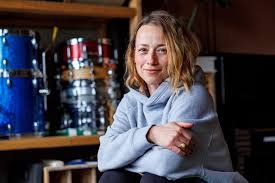 temp_image_1774480950.323709 Karine Vanasse: Nouvelle Série et Actualités du Monde des Arts