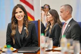 temp_image_1774596470.365155 Kristi Noem: Lewandowski's Departure and Growing Scrutiny