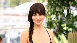 temp_image_1775323745.698219 Dakota Johnson: The Retro Furniture Trend Defining 2026