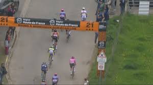 temp_image_1776007476.102466 Wout van Aert Conquista o Paris-Roubaix em um Duelo Épico com Tadej Pogacar