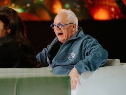 temp_image_1776088250.180915 En Direct de l'Univers: Luc Senay Celebrates Life, Love, and Music