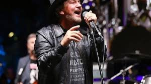 temp_image_1776486246.174221 Eddie Vedder: A Voice for Generations - Biography, Music & Activism