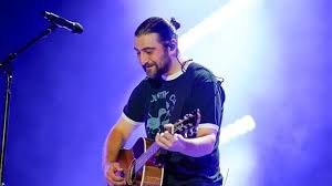 temp_image_1777013480.645158 The Rise of Noah Kahan: Exploring the Soul of Modern Folk-Pop