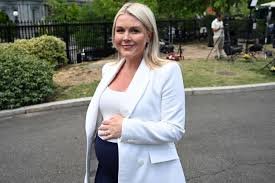 temp_image_1777145172.163915 Karoline Leavitt Maternity Leave: Balancing High-Stakes Politics and Family