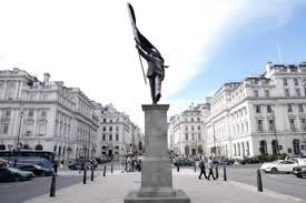 temp_image_1777678261.880132 Banksy Statue: The Daring Installation That Stunned London