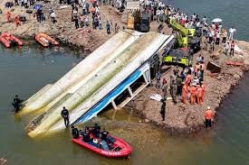 temp_image_1777846665.16249 Capsizing Prevention: Your Essential Guide to Boat Safety and Stability