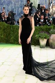 temp_image_1777930551.784138 Cara Delevingne Met Gala 2026: Boldness, Beauty, and a Peacock Twist