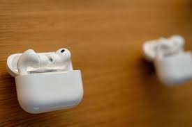 temp_image_1777999692.448952 Caught by a Clip: How Dropped AirPods Exposed a London Luxury Watch Thief