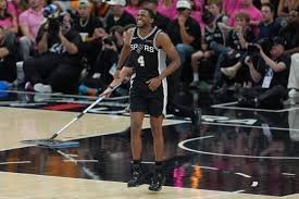 temp_image_1779676546.763559 De'Aaron Fox: Overcoming Adversity in the Western Conference Finals