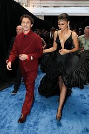 temp_image_1785553729.663014 Tom Holland and Zendaya: The Art of Red Carpet Balance and Minimalist Style