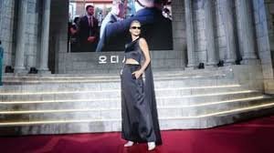 temp_image_1786105447.45287 Charlize Theron’s Fashion Odyssey: A Masterclass in Red Carpet Elegance