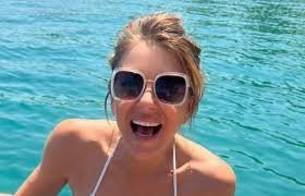 temp_image_1787676643.225711 Elizabeth Hurley: The Secrets Behind a Timeless Icon of Elegance and Success