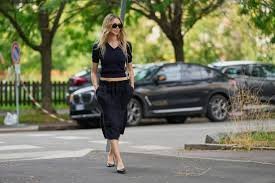 temp_image_1788404652.378525 Kate Hudson's Style Secret: Why Short-Sleeve Sweaters are the Ultimate Fall Transition Trend