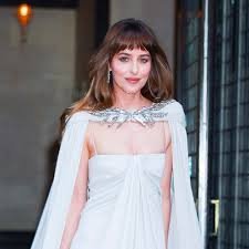 temp_image_1788465317.692242 Dakota Johnson Debuts Stunning "Glossed Espresso" Hair: The Must-Have Fall Trend